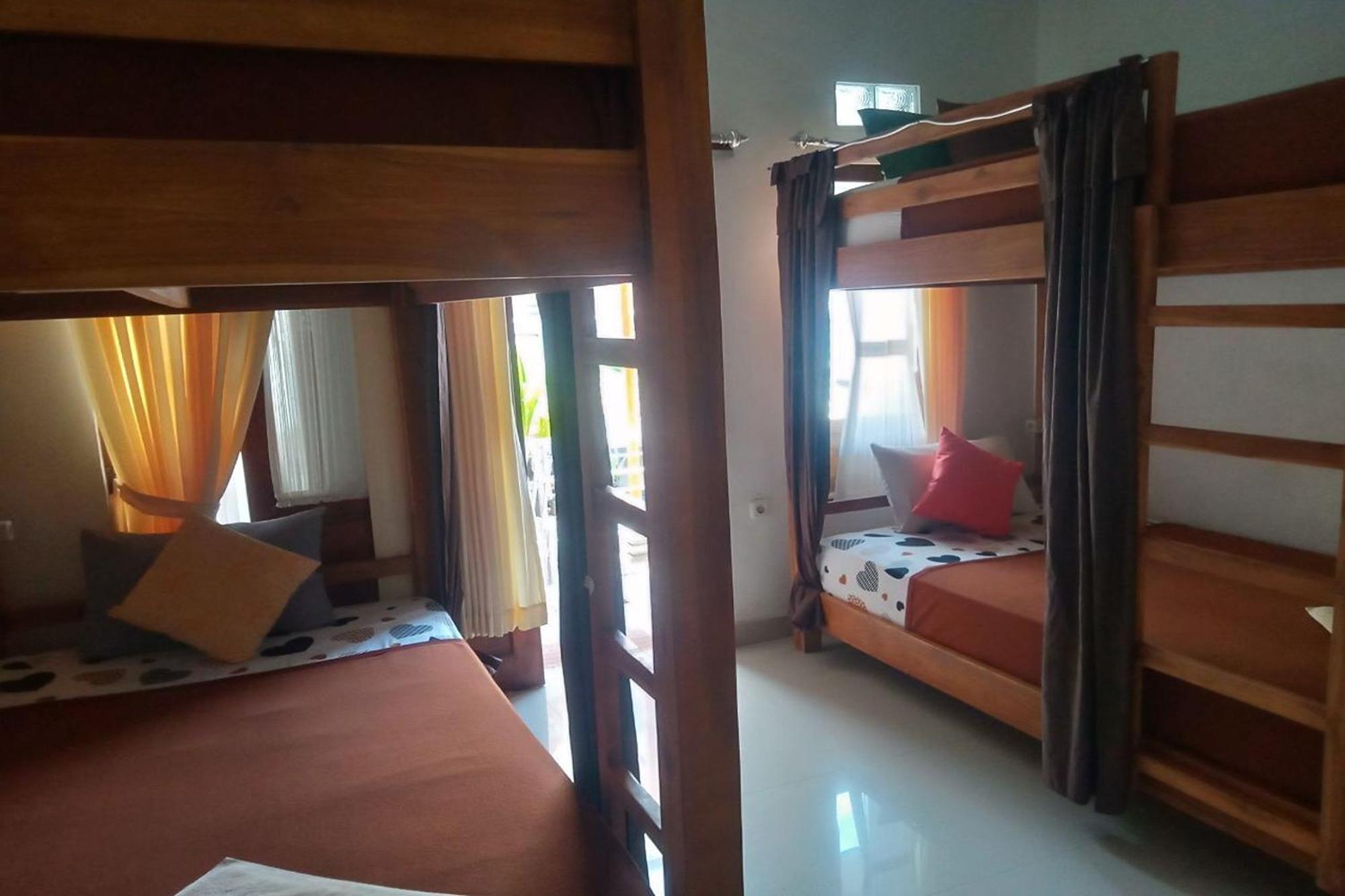 Gedhong Hostel Batununggul Экстерьер фото